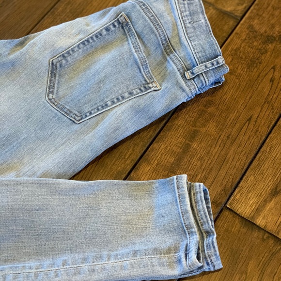 GAP Women’s True Skinny Destructed Jean - Picture 2 of 14